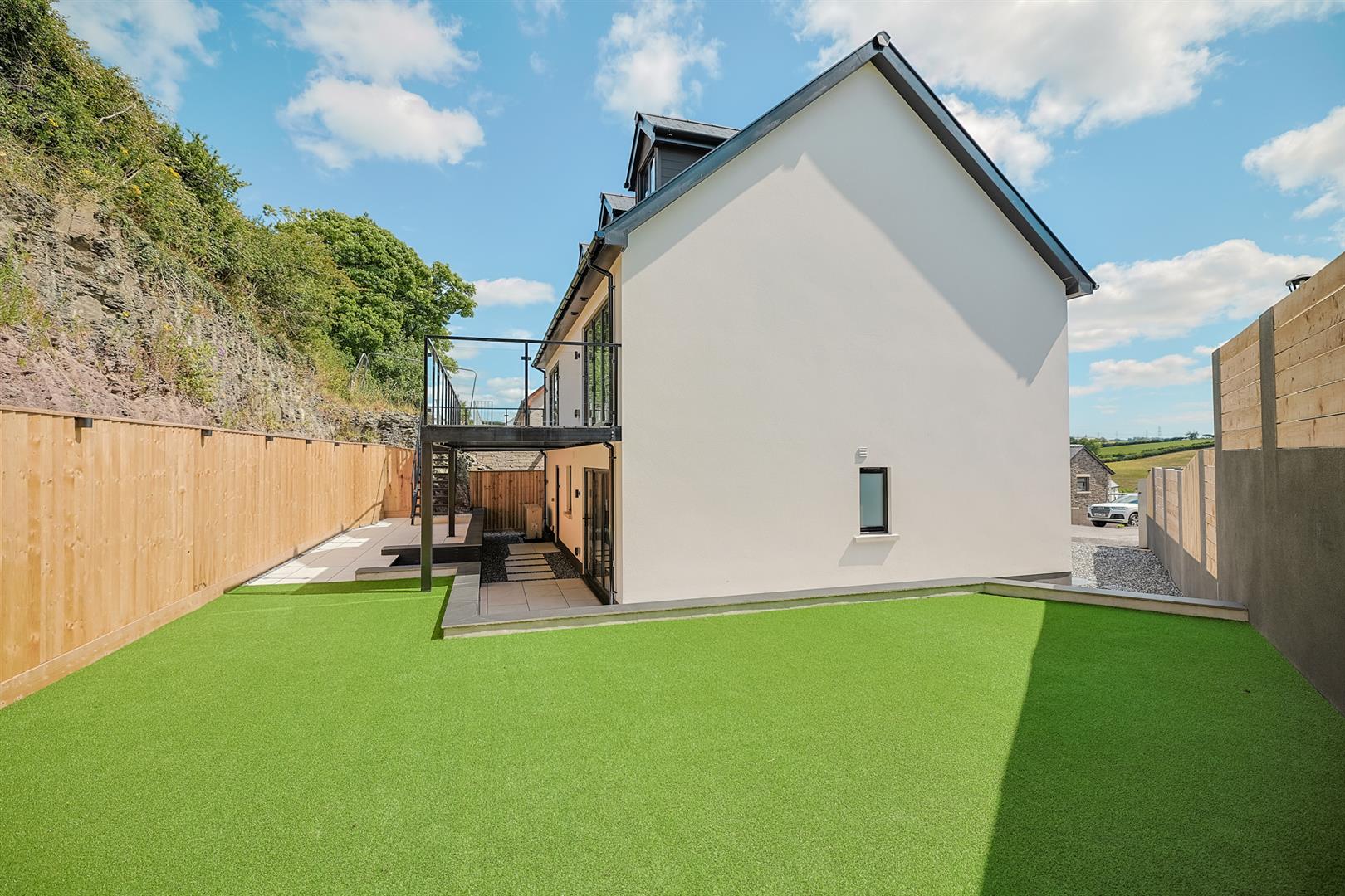 Heddfan, Croesyceiliog, Carmarthen, SA32 8DS